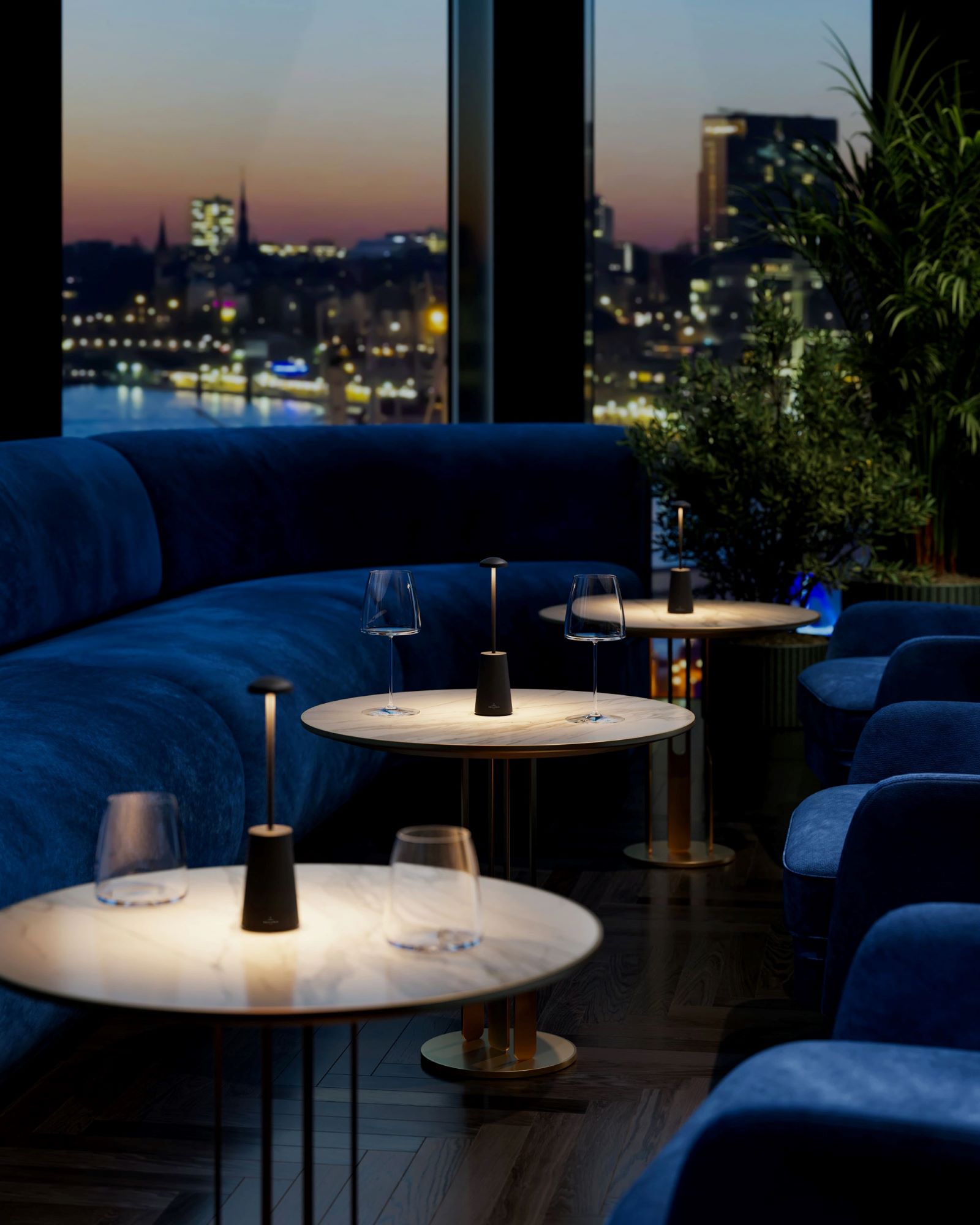 SIENA hochwertige Akku-Tischleuchte mit Sockel weiß