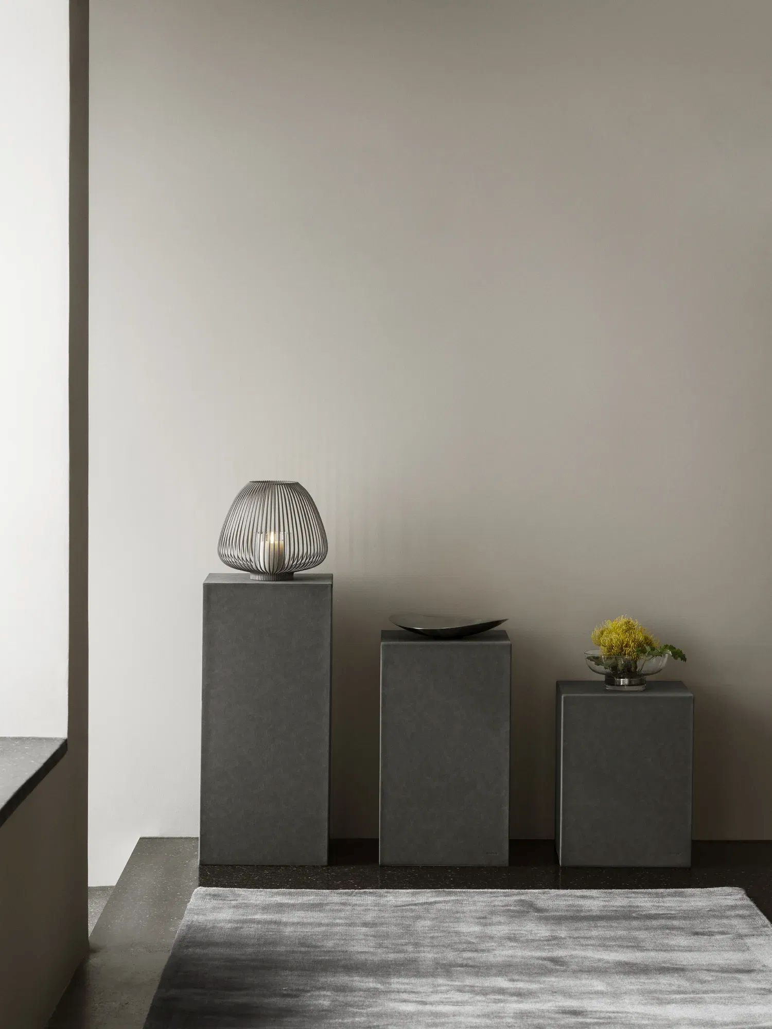 Sahla dekoratives Podest mit Präsentationsfläche Nomad L Sahla dekoratives Podest mit Präsentationsfläche Pewter L