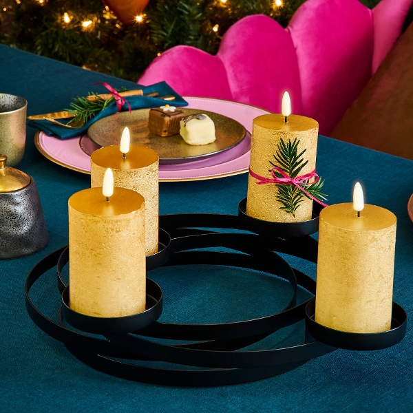 Leuchter Loops schwarz – Moderner Adventskranz aus Eisen Leuchter Loops Silber