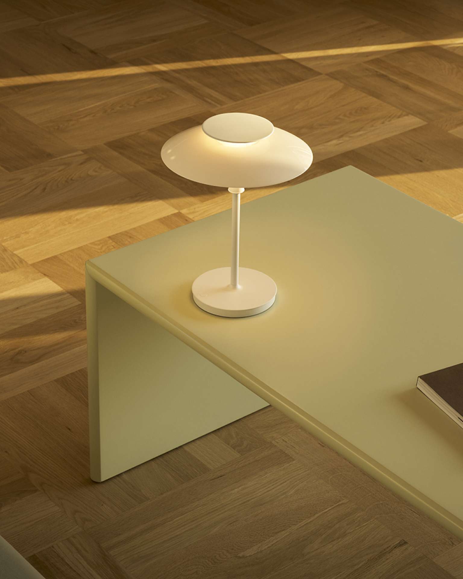 PH 80 Akku Tischleuchte PH 80 Akku Tischleuchte Opal Weiß/Chrom/Rot