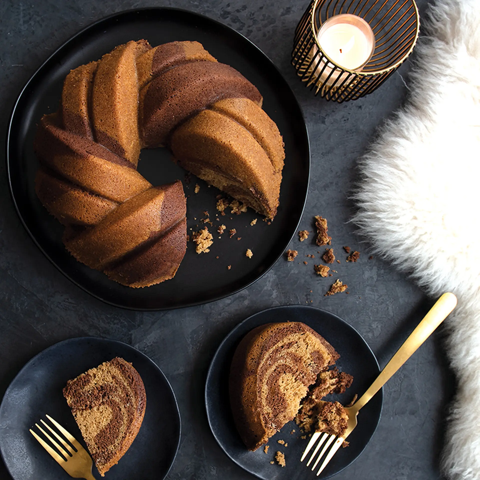 Kuchenform 75th Anniversary Braided Bundt Pan 95577 Stimmungsbild.webp Kuchenform 75th Anniversary Braided Bundt Pan