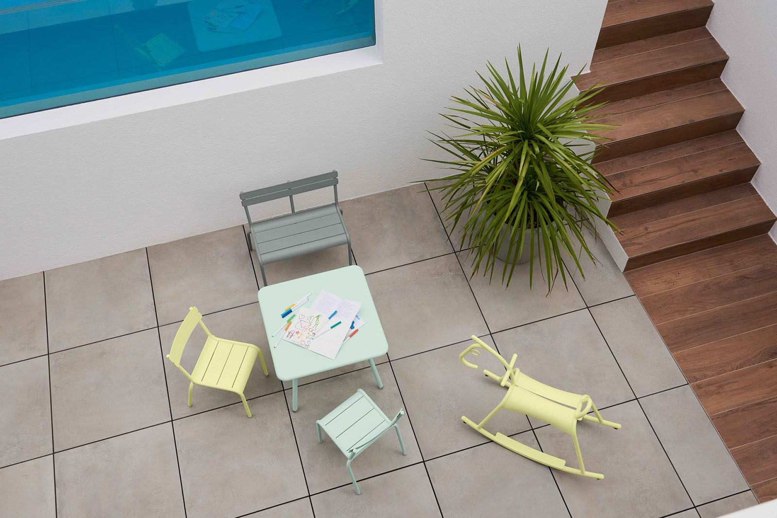 Kinderstuhl Luxembourg Kid aus Aluminium Latte Beige Kinderstuhl Luxembourg Kid aus Aluminium Latte Beige