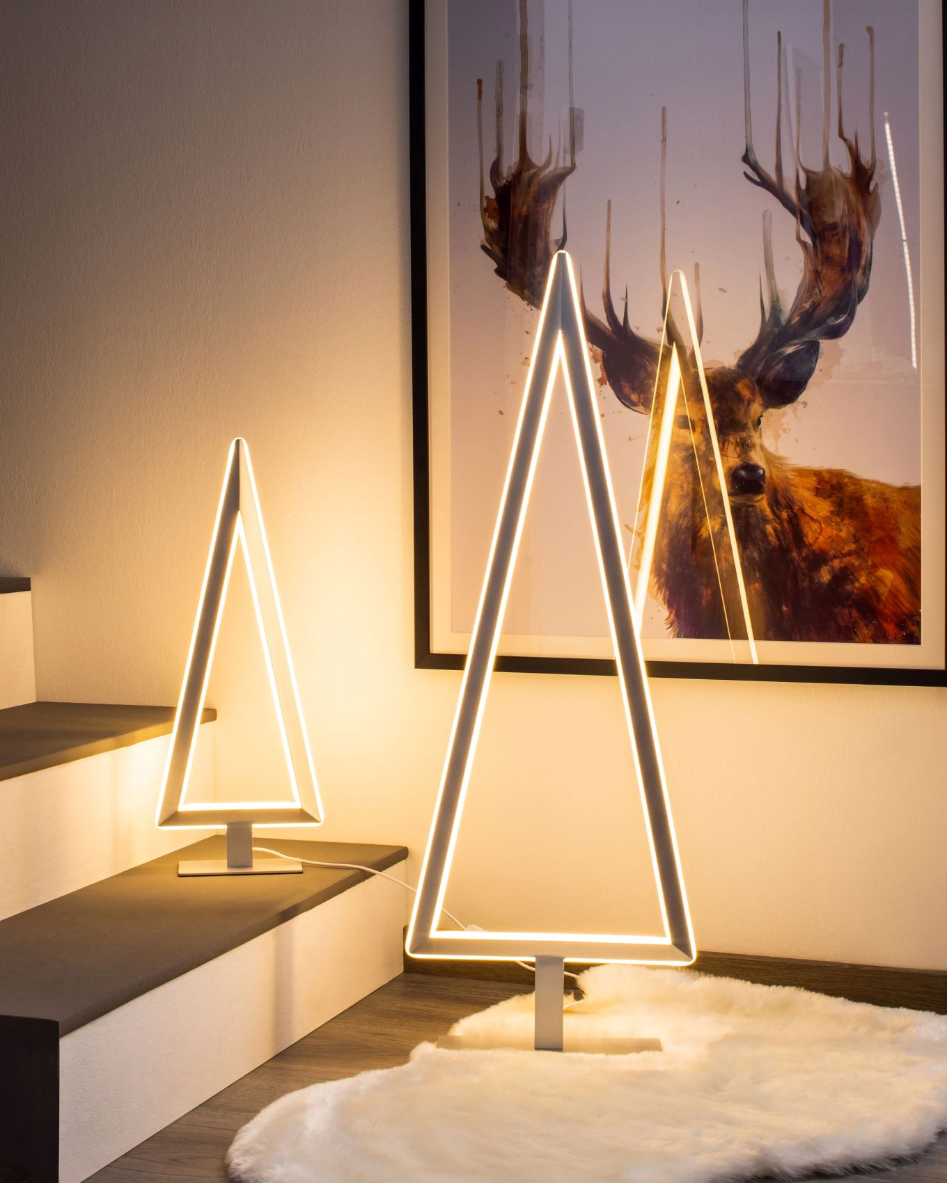 WIEN LED Leuchte dimmbar – Silberner Design-Tannenbaum aus Metall 53 cm WIEN LED Leuchte dimmbar – Silberner Design-Tannenbaum aus Metall 53 cm