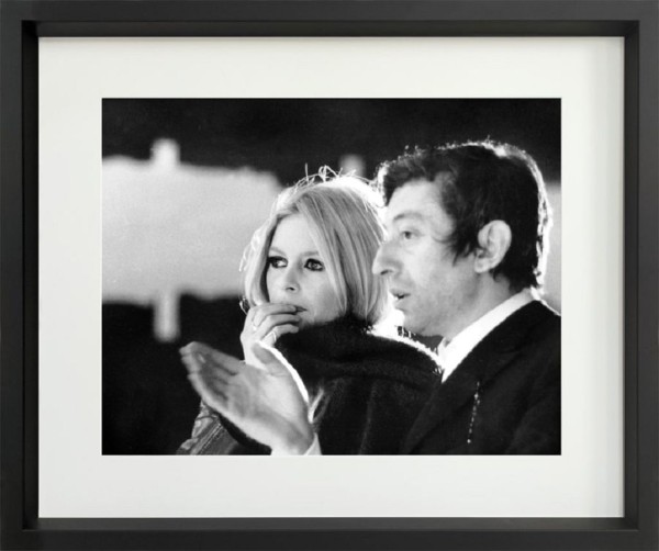 Eingerahmtes Bild Prestige - B.Bardot & S.Gainsbourg 50*60 cm weiß